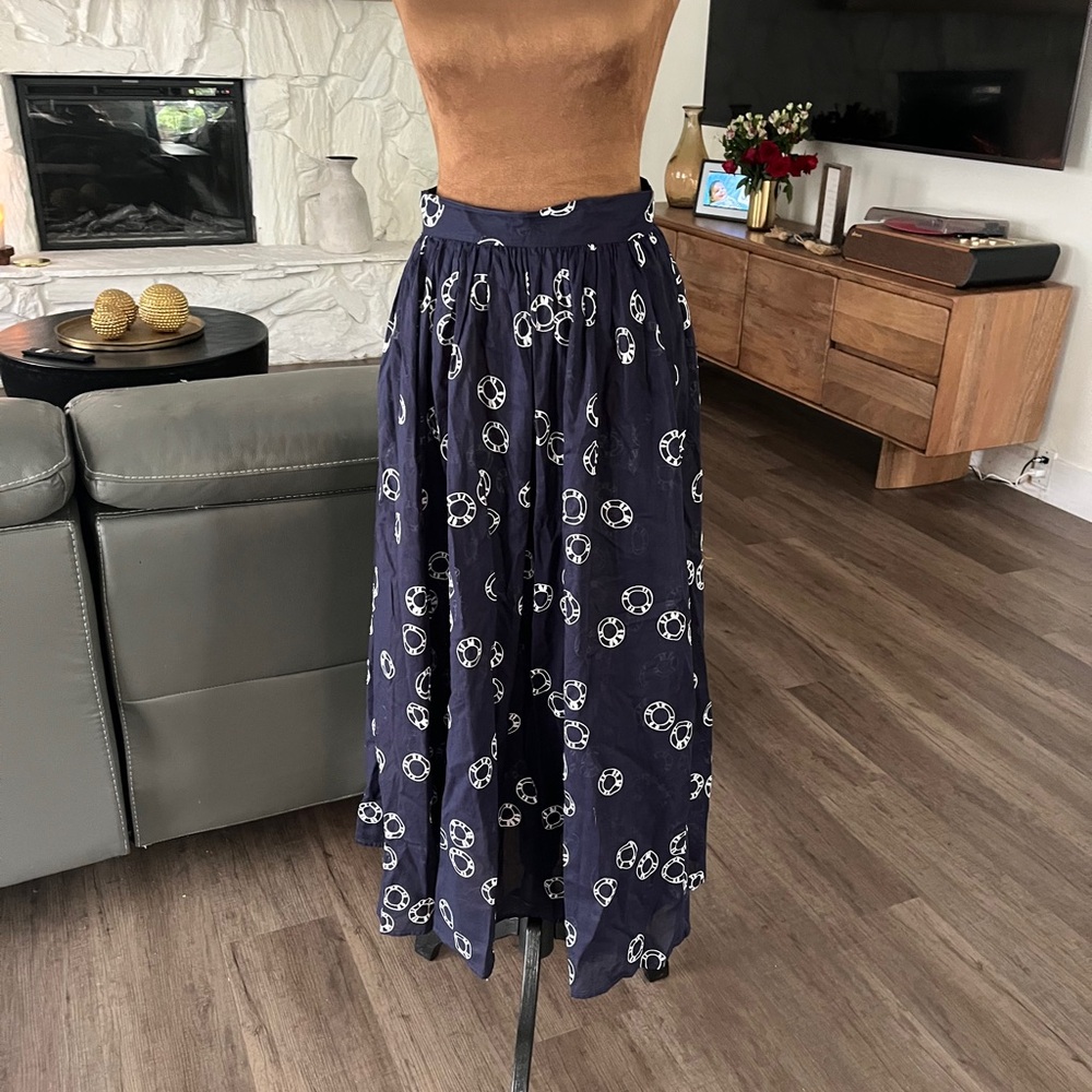 JCrew Navy Blue Nauti Women's Skirt size 8 but runs small (26” across waist)
